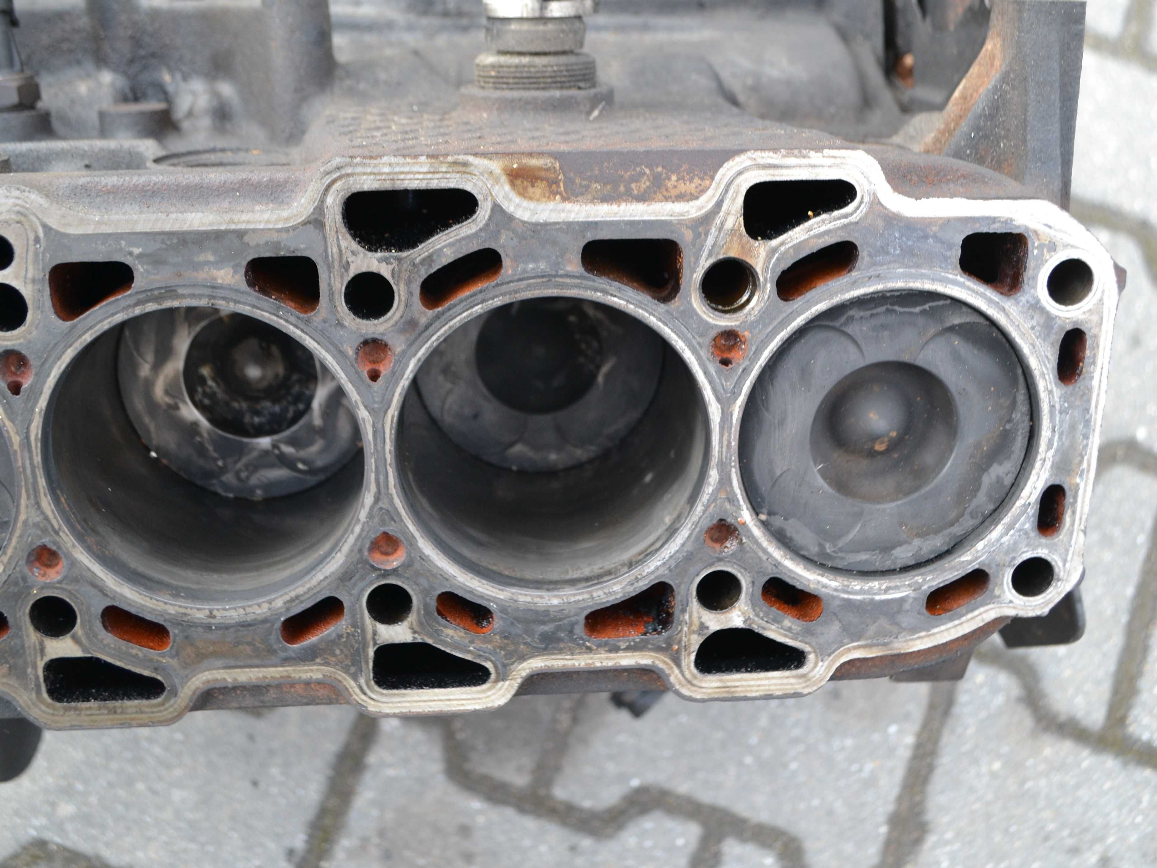 Silnik Bez Głowicy ALFA ROMEO 166 2.4JTD
