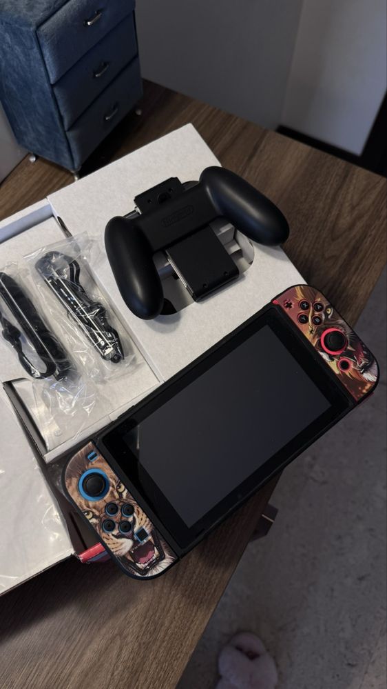 Продам игровую приставку Nintendo Switch