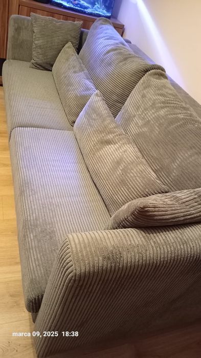Sofa rozkładana szara z poduszkami, materiał sztruks