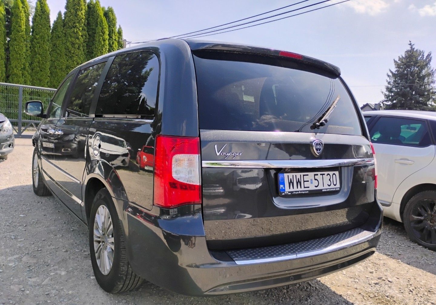 Lancia Voyager 11/2012r, Salonowa 2.8 Diesel. AUTOMAT, Uszkodzony lewy przód. Jeździ.
