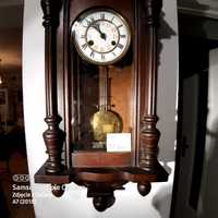 Stary zegar FMS wiszący