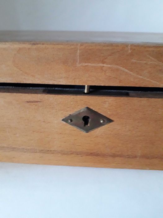 Stara drewniana szkatułka.