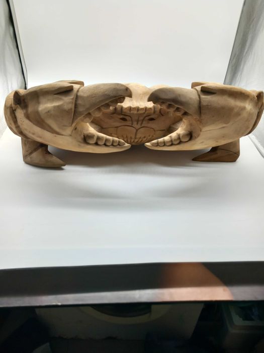 Caranguejo em madeira exótica