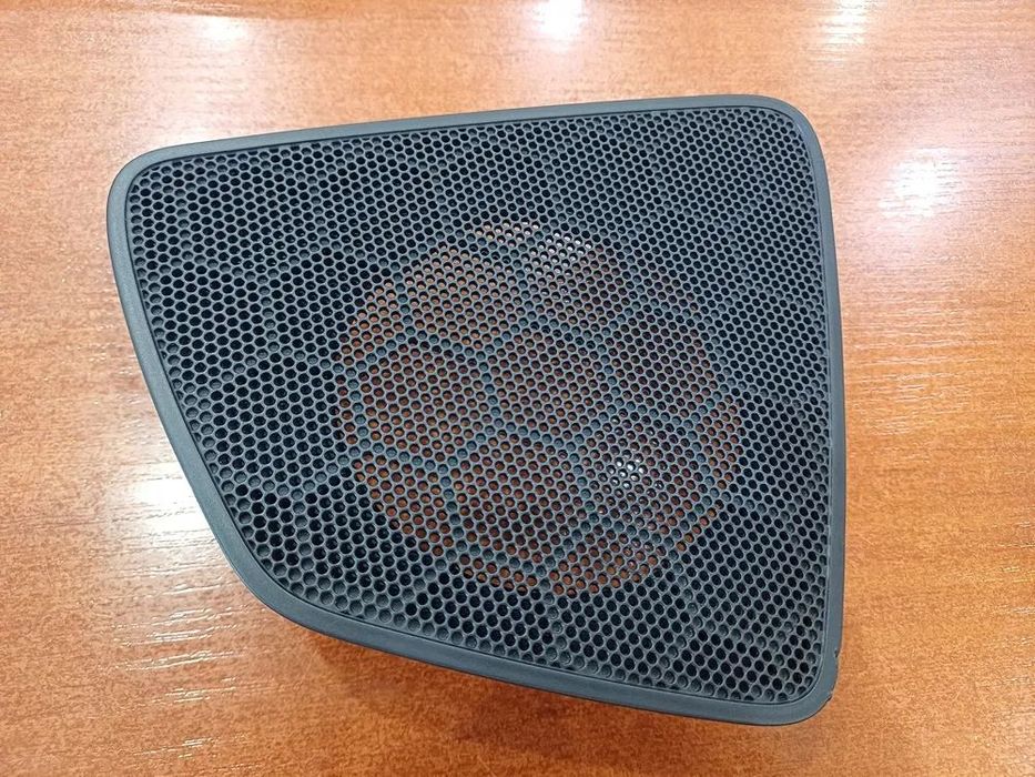 CHEVROLET CORVETTE C7 Z06 17r KRATKA GŁOŚNIKA DESKI KONSOLI AMH24167