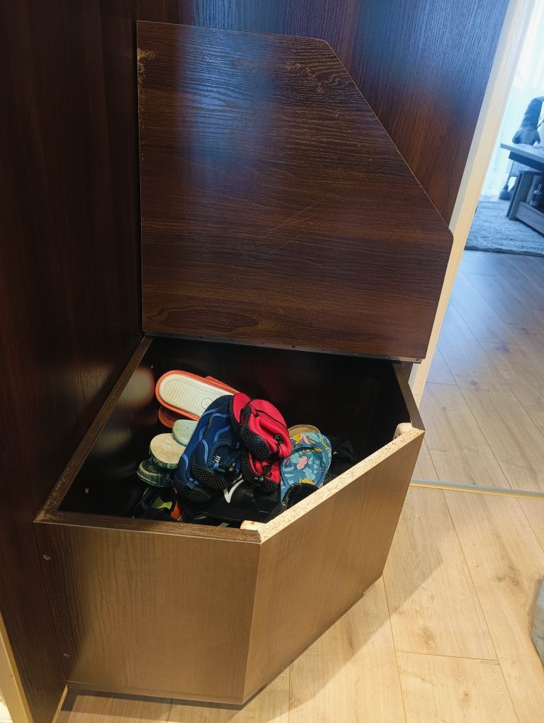 Szafka narożna na buty