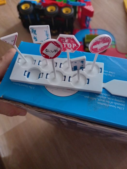 Поліцейський гараж з ліфтом