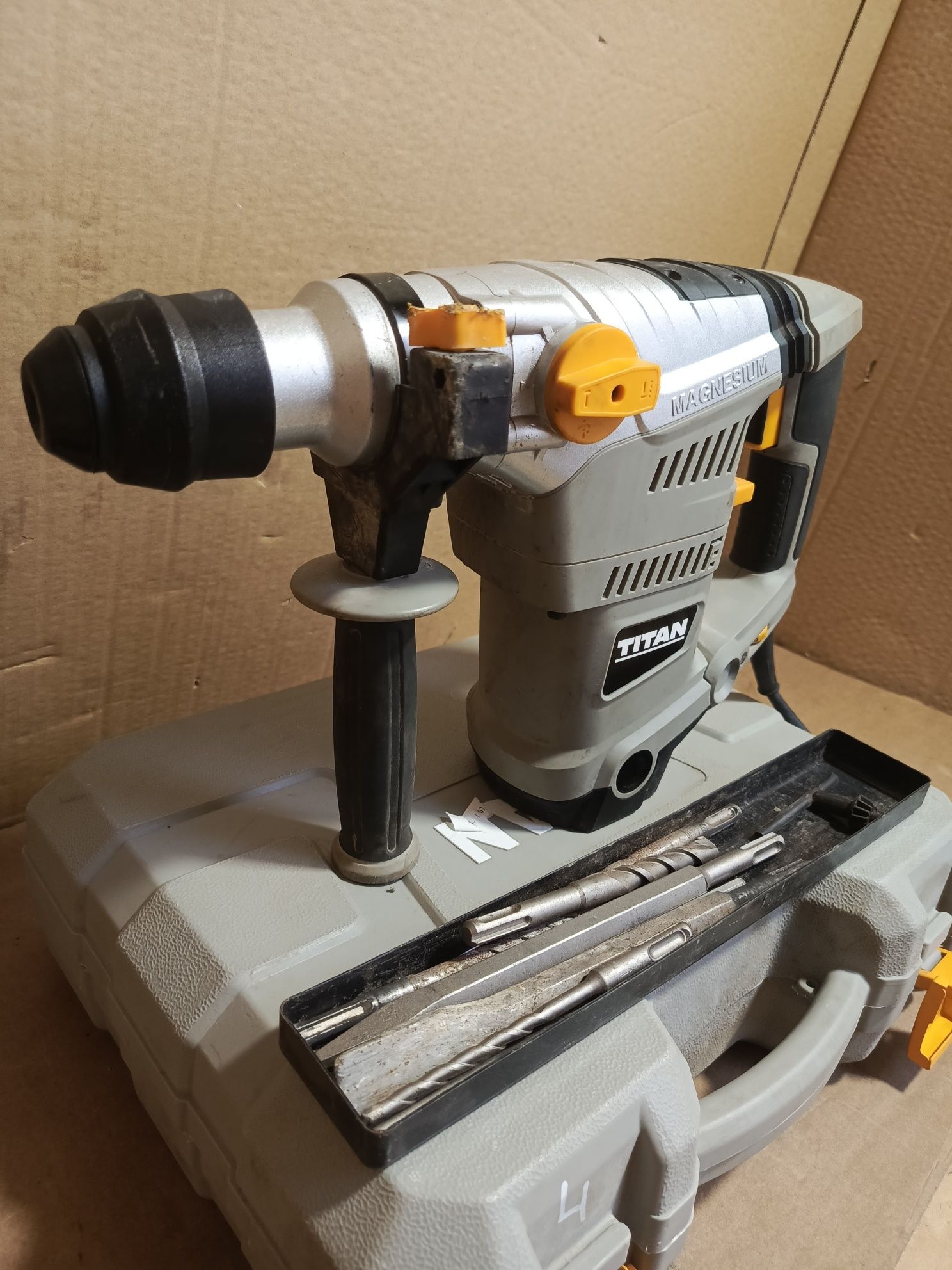 Młotowiertarka SDS plus 1500w.