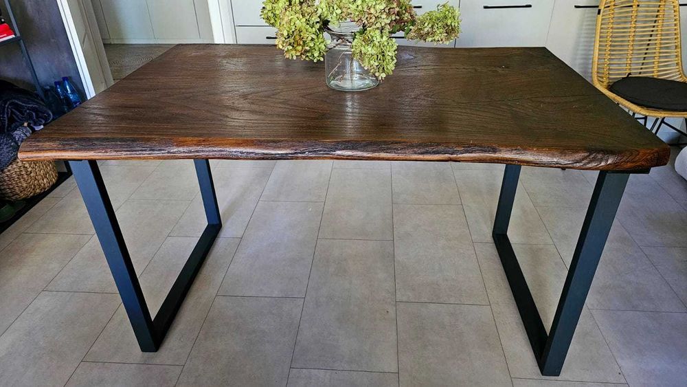 Stół drewniany do jadalni