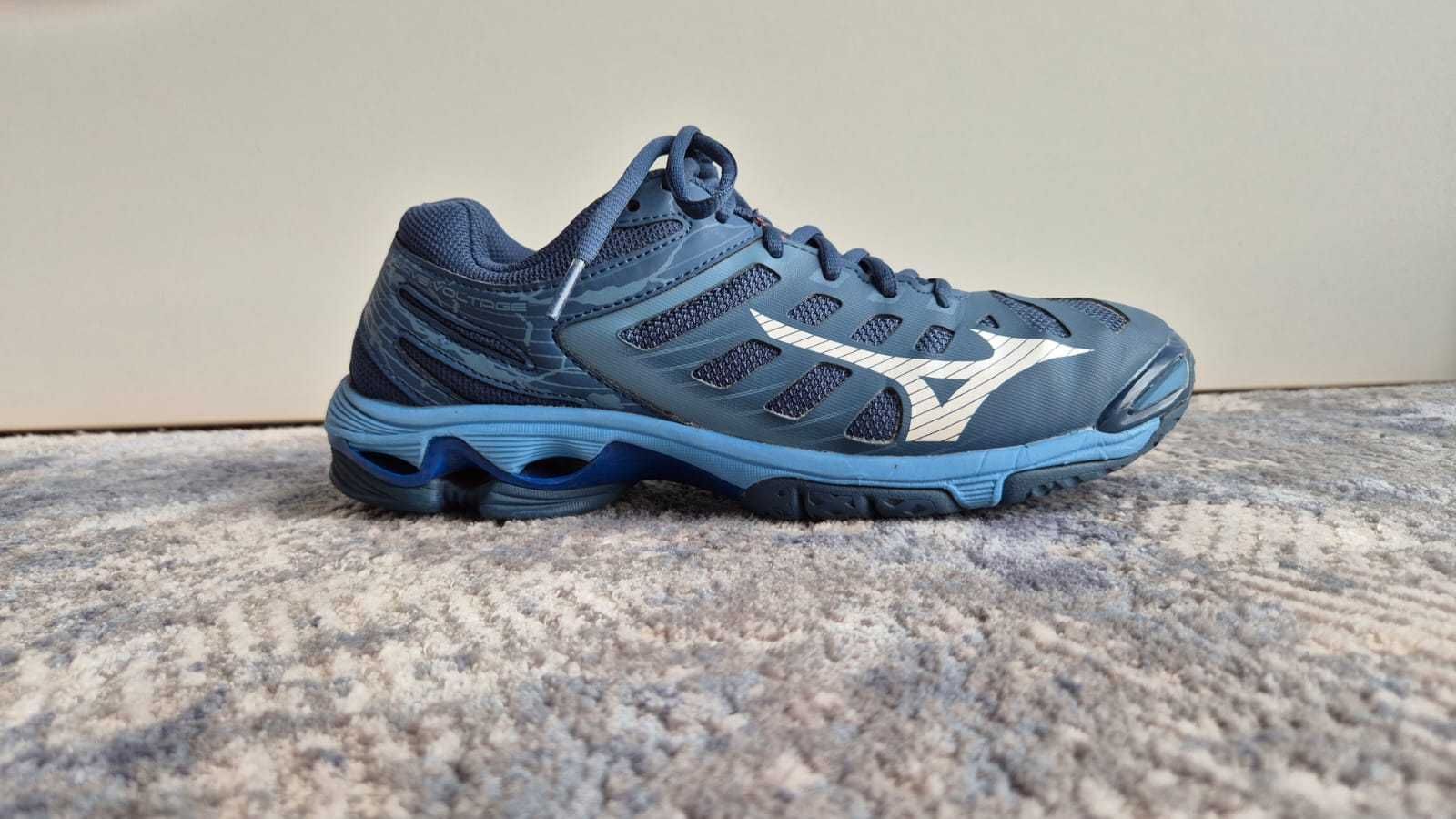 MIZUNO Wave Voltage buty do siatkówki rozmiar 40