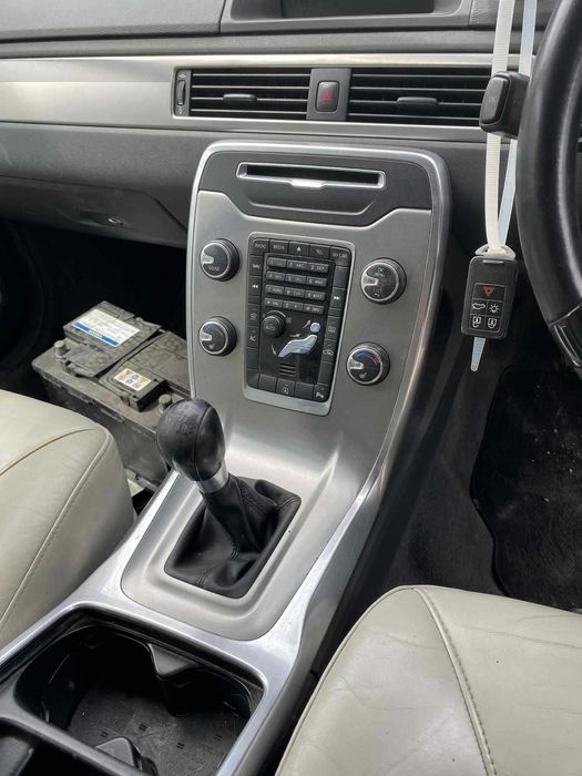 volvo V70 III D3 163KM manual  20012r. 481-16 NA CZĘŚCI