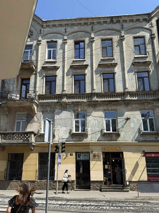 У продажу 2-кімнатної квартири без ремонту на вул. Івана Франка
