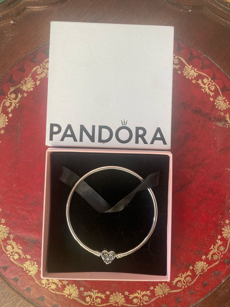 Pulseira da Pandora, ainda na caixa, tamanho 21