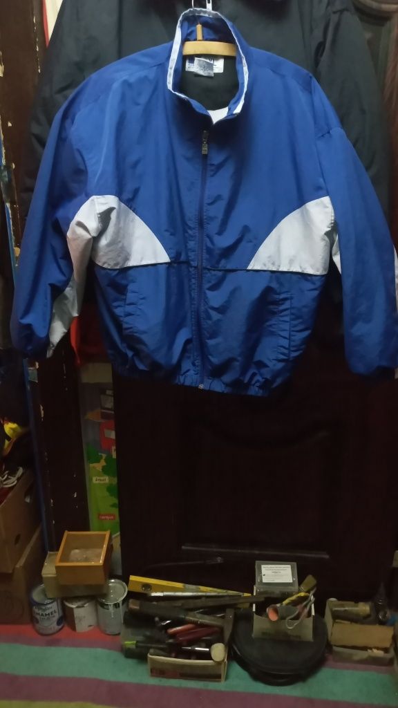 Продам спортивную куртку  пр  KOREYA    XL