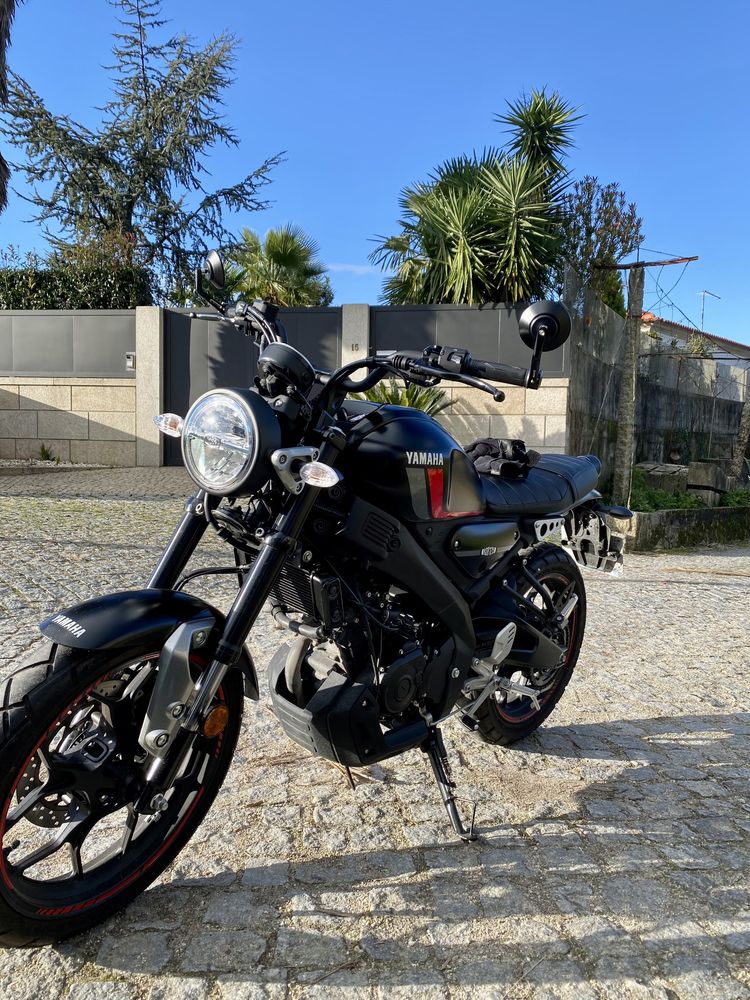 Yamaha XSR125 com escape sc project