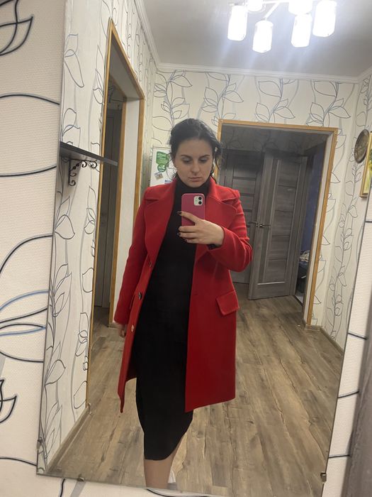 Пальто червоне