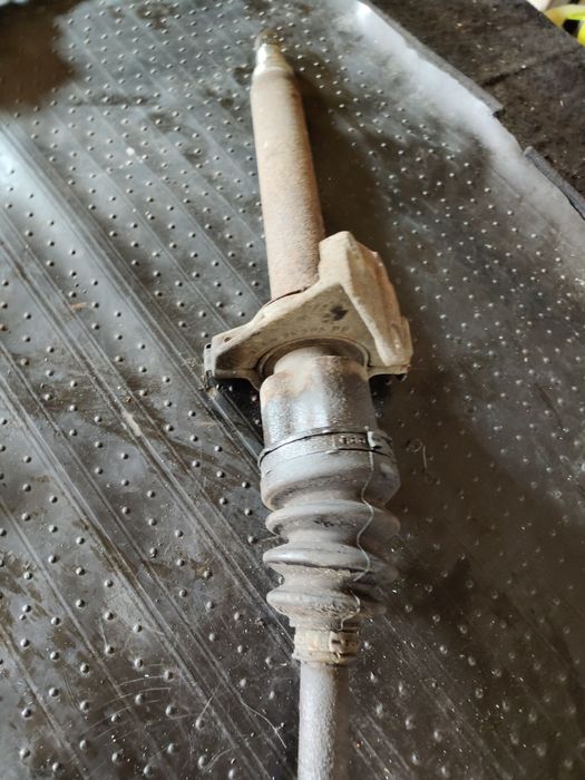 Półoś prawa długa Ford Fiesta mk6