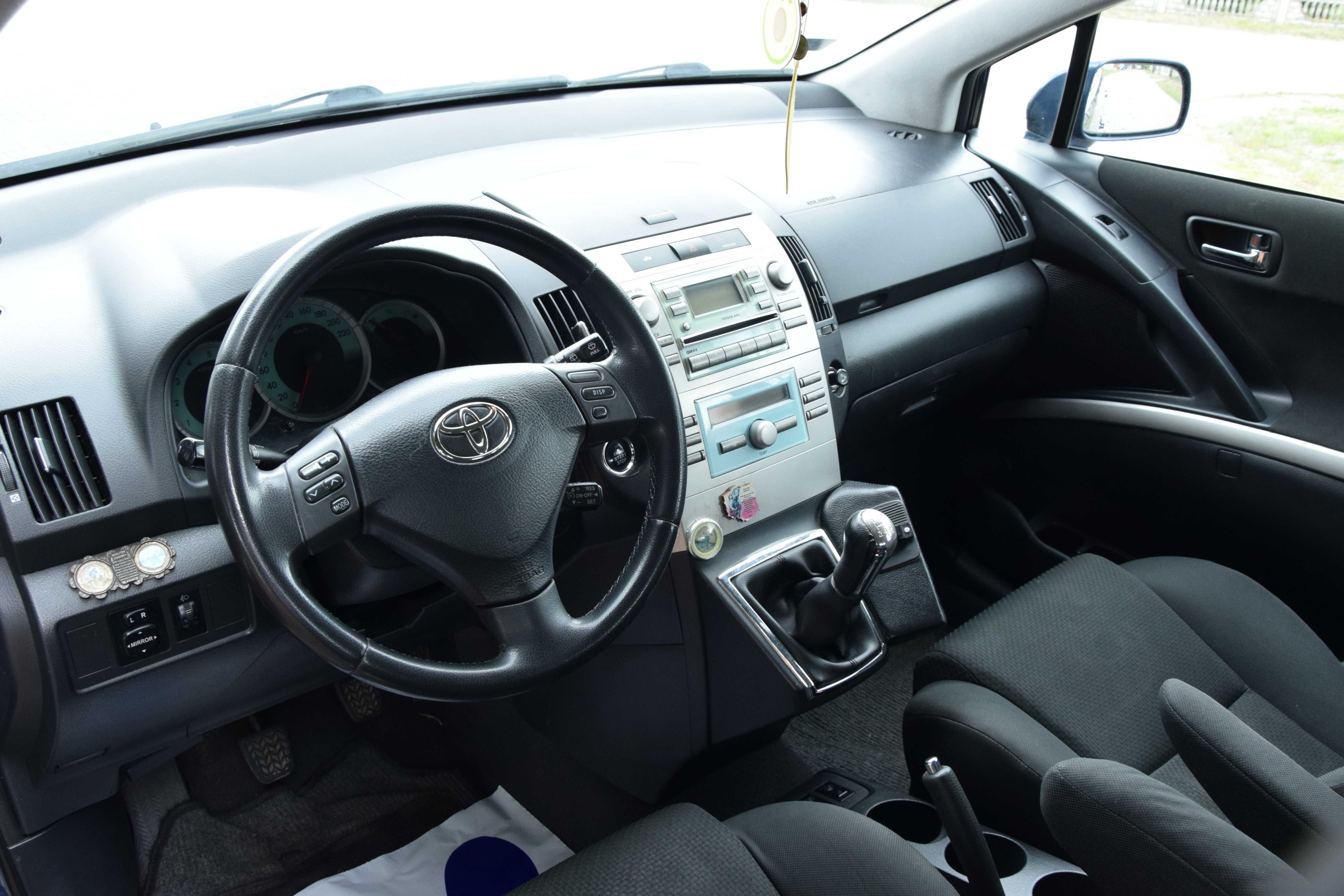 TOYOTA COROLLA VERSO 2.0 D4D 136KM Klimatyzacja 7-osób Hak 2005 ROK!
