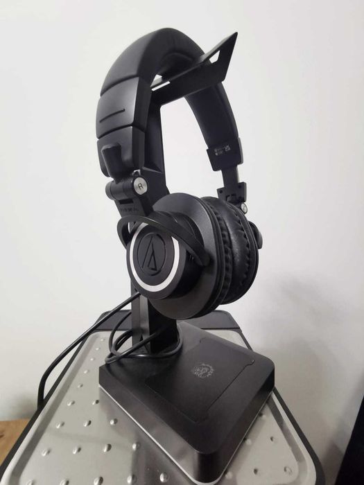 Słuchawki bezprzewodowe audio technica z stojakiem