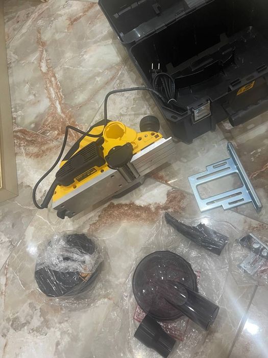 Рубанок сетевой DeWALT D26500-QS + Чемодан TSTAK