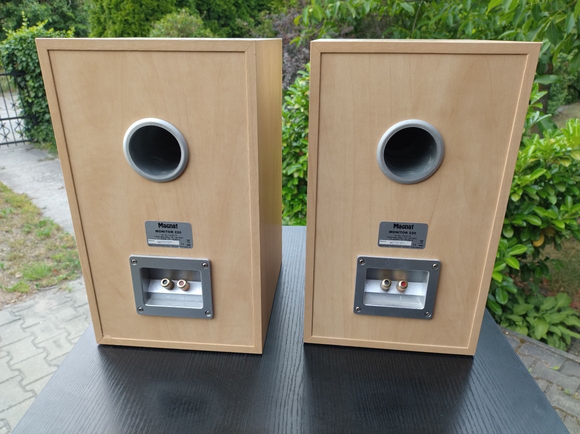 Magnat  Monitor - 220 - kolumny - Zadbane