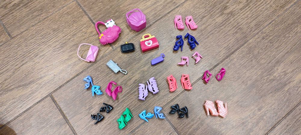 Buty i torebki dla lalek Barbie, 20 sztuk
