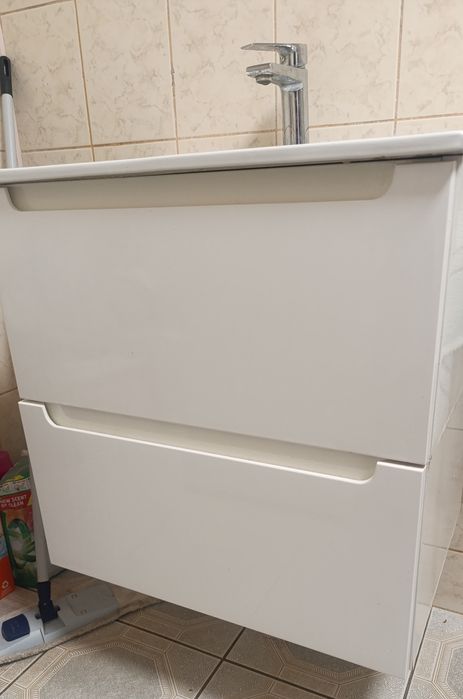 Szafka z umywalką i bateria stan bdb