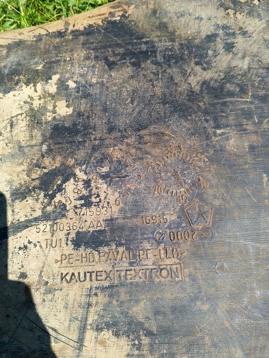 Паливний бак для jeep grand Cherokee 3 1