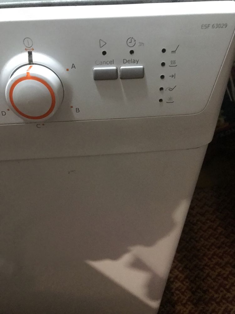 Посудомийна машина  Electrolux
