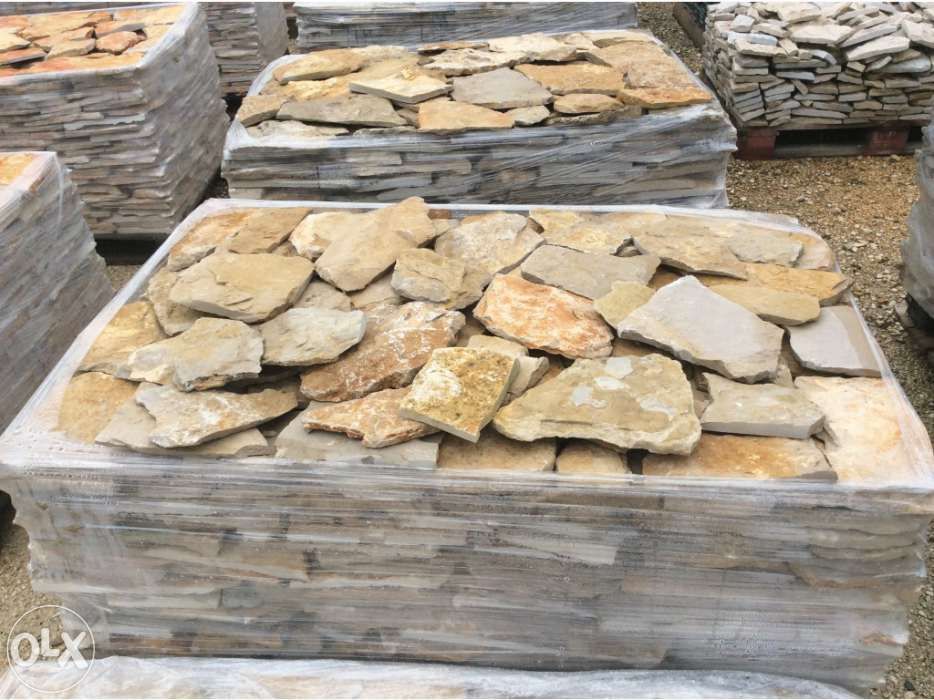 Pedra amarela mistura serrada trás