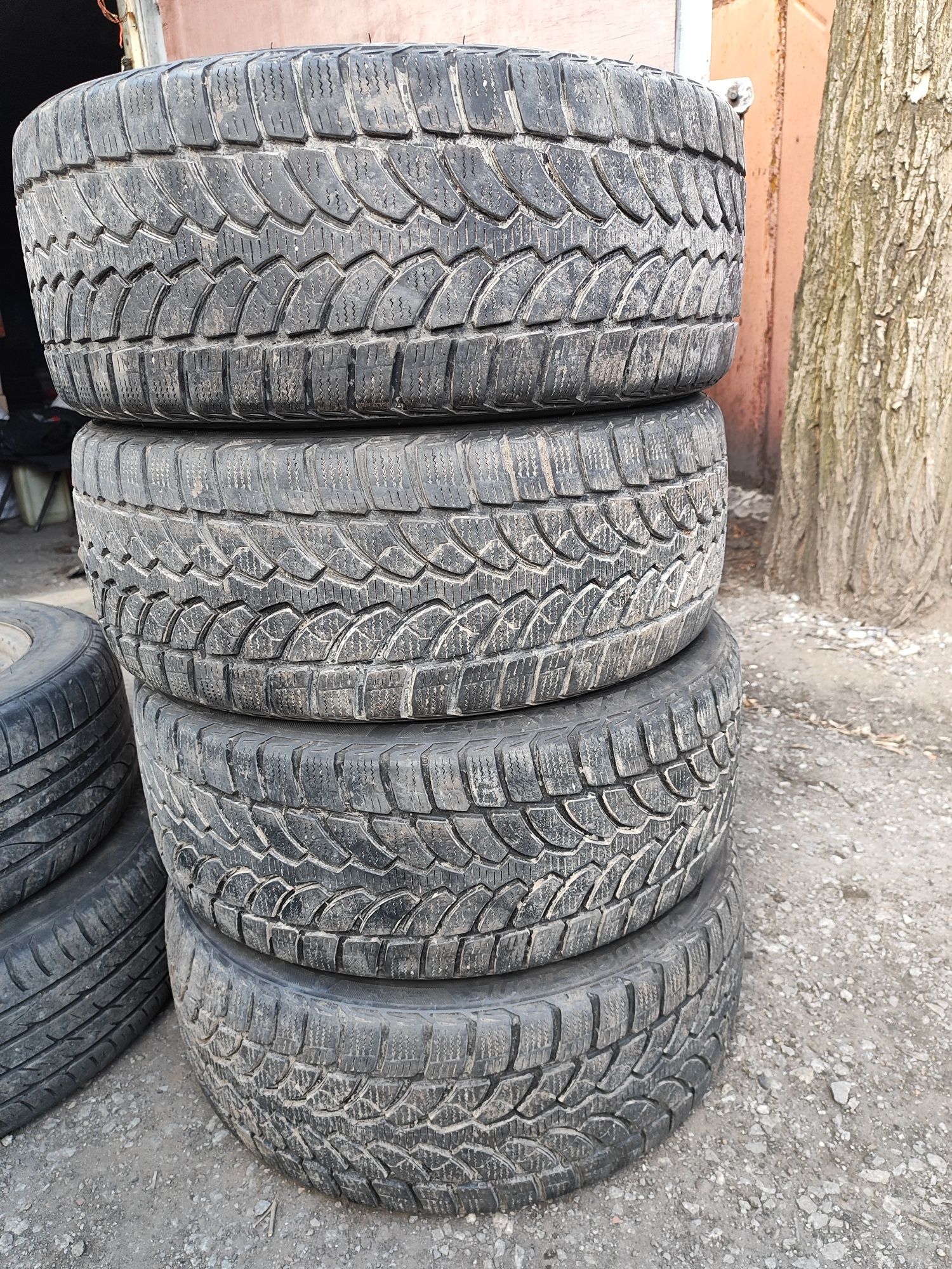 Продам зимний комплект шин 225/45/R17