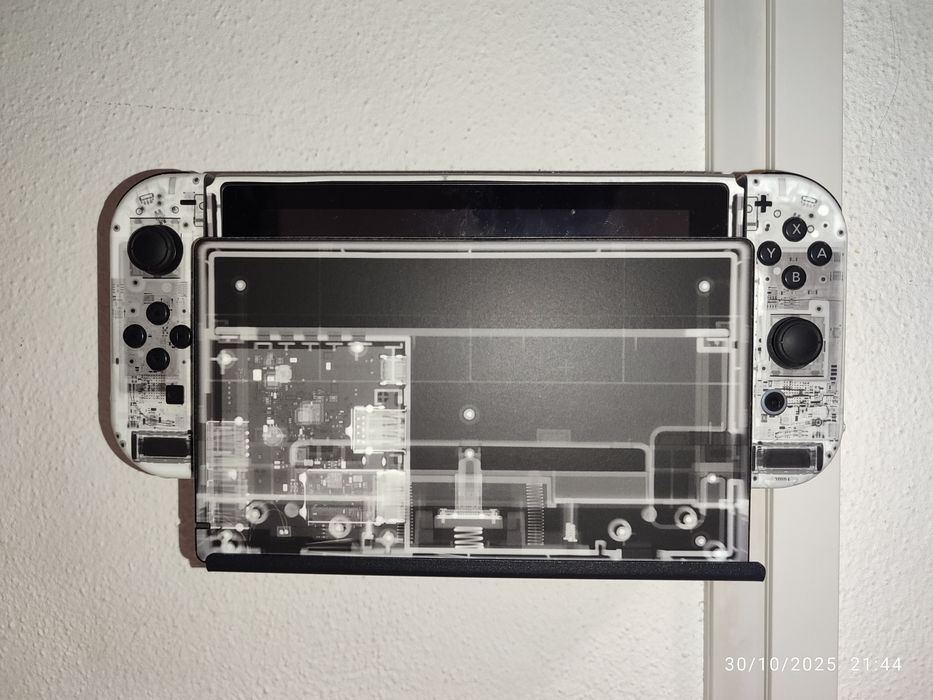 Nintendo Switch V2 – Vermelha/Azul + Skins + Vários Acessórios