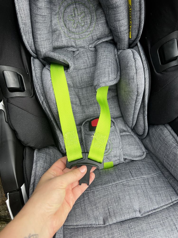 Автокрісло для новонародженого та база Isofix