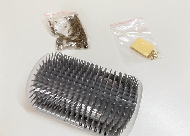 Pente de canto para remover o pelo de gato peludo