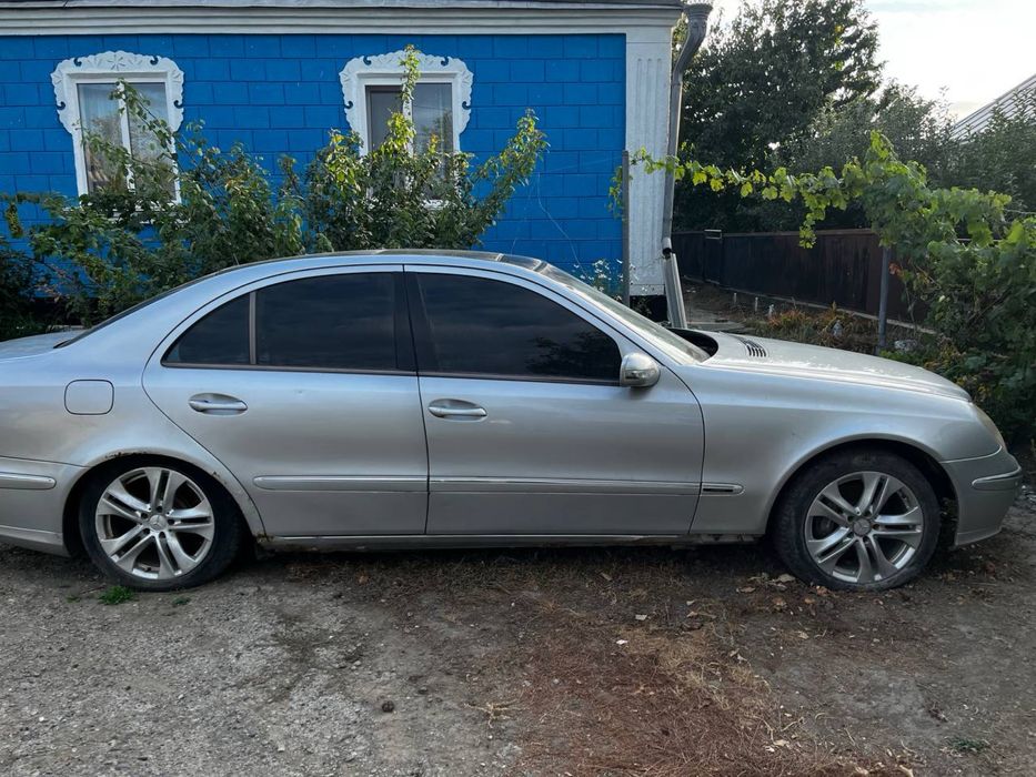 Мercedes e320 w211