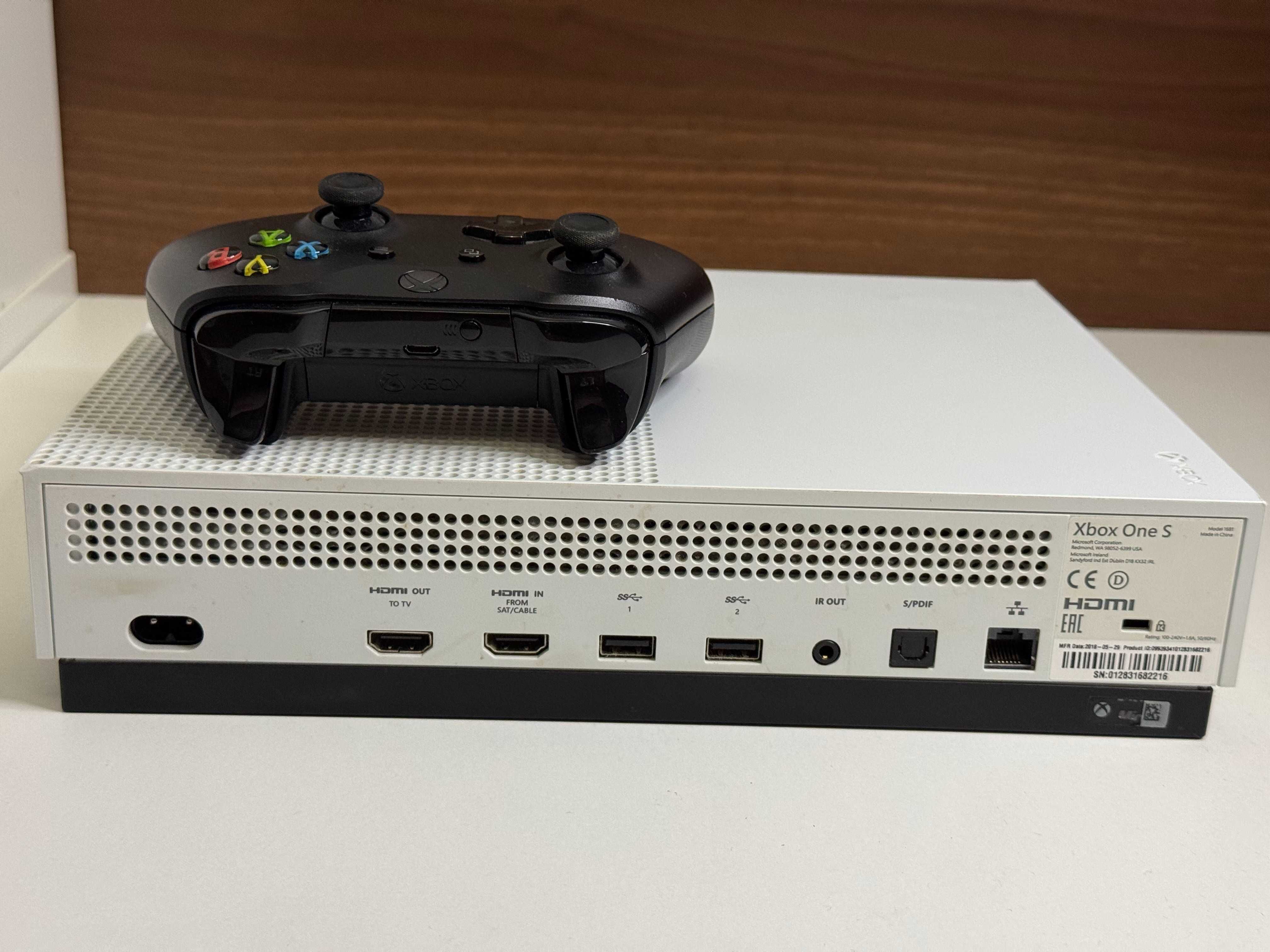 Konsola XBOX ONE S 1TB z Padem i Napędem