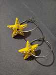 Brincos estrela amarelos