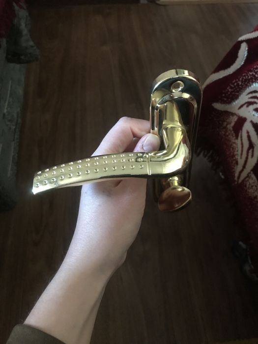 Продам 2 пари нових ручок для дверей