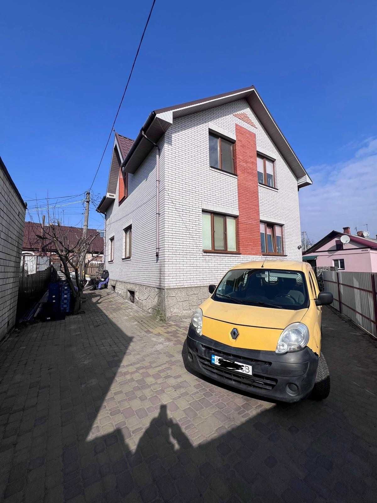 № 12393 - Продається двоповерховий будинок в центрі міста, 160 кв.м.!