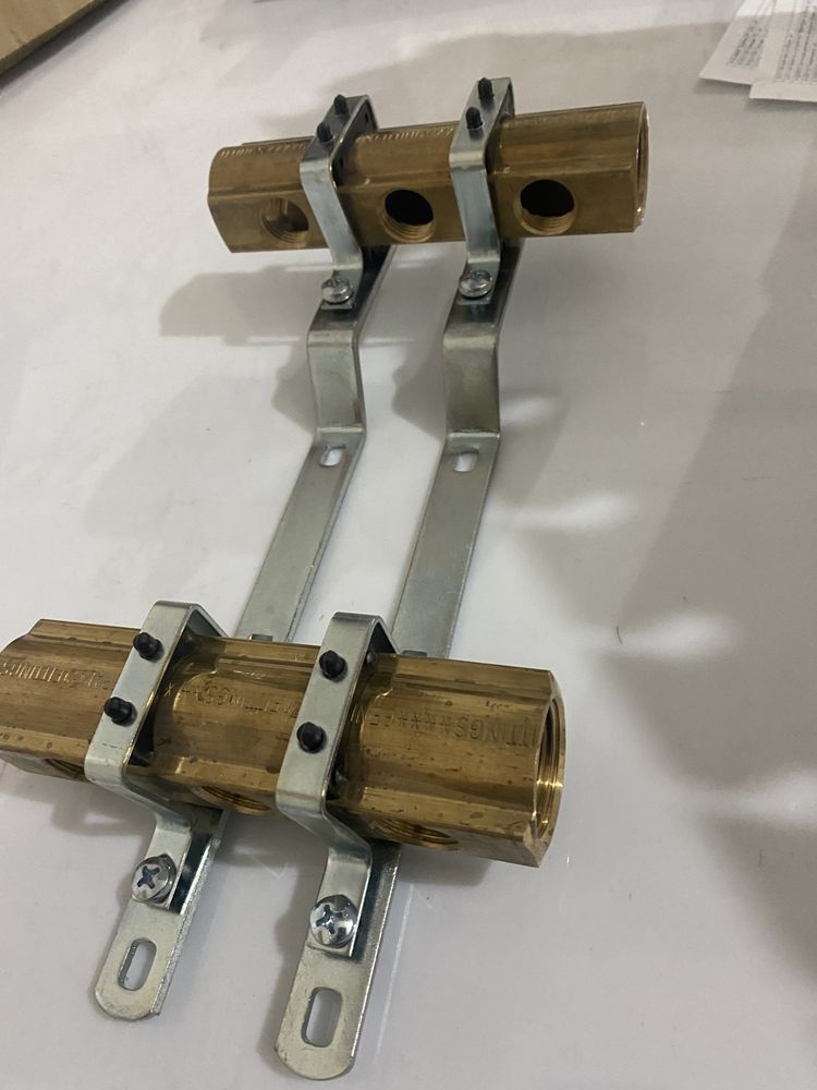 Колектор гребенка для отопления  3 выхода 1” x 1/2” General Fittings