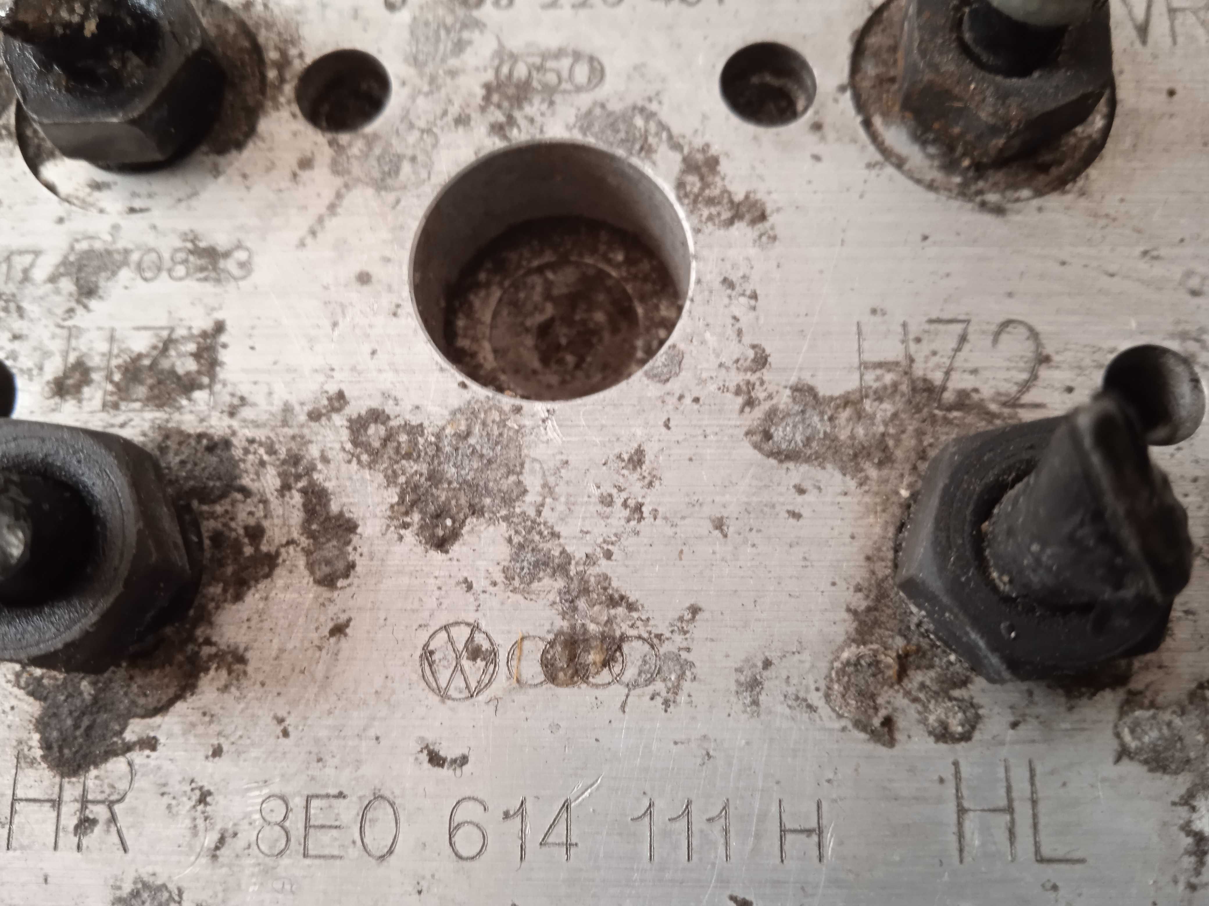Pompa ABS ASR hamulcowa Audi A4 B5,A6 C5,VW Passat 8EO 614 111 H,111 H