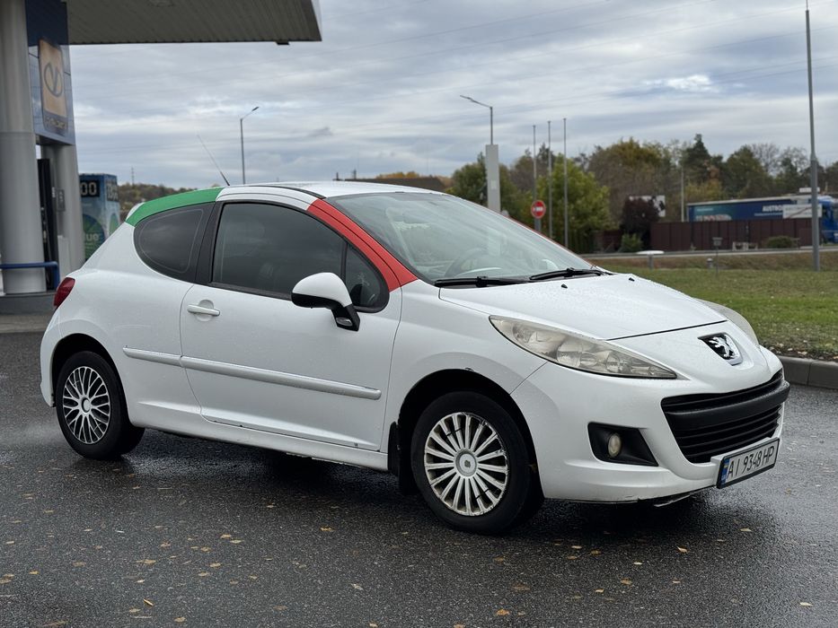 Продаи пижо 207 1.4 газ бенз 2012 гола