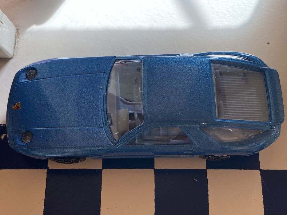 Porsche 928 1/43 Burago Metallic Blue