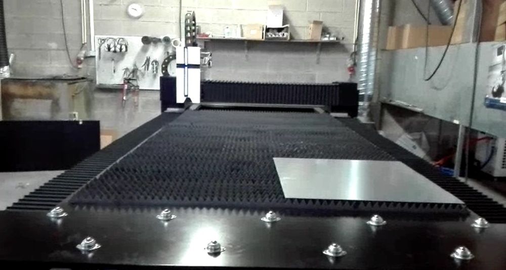 Laser Fibra a partir de 1.5kW para Corte Metais com ou sem cabine