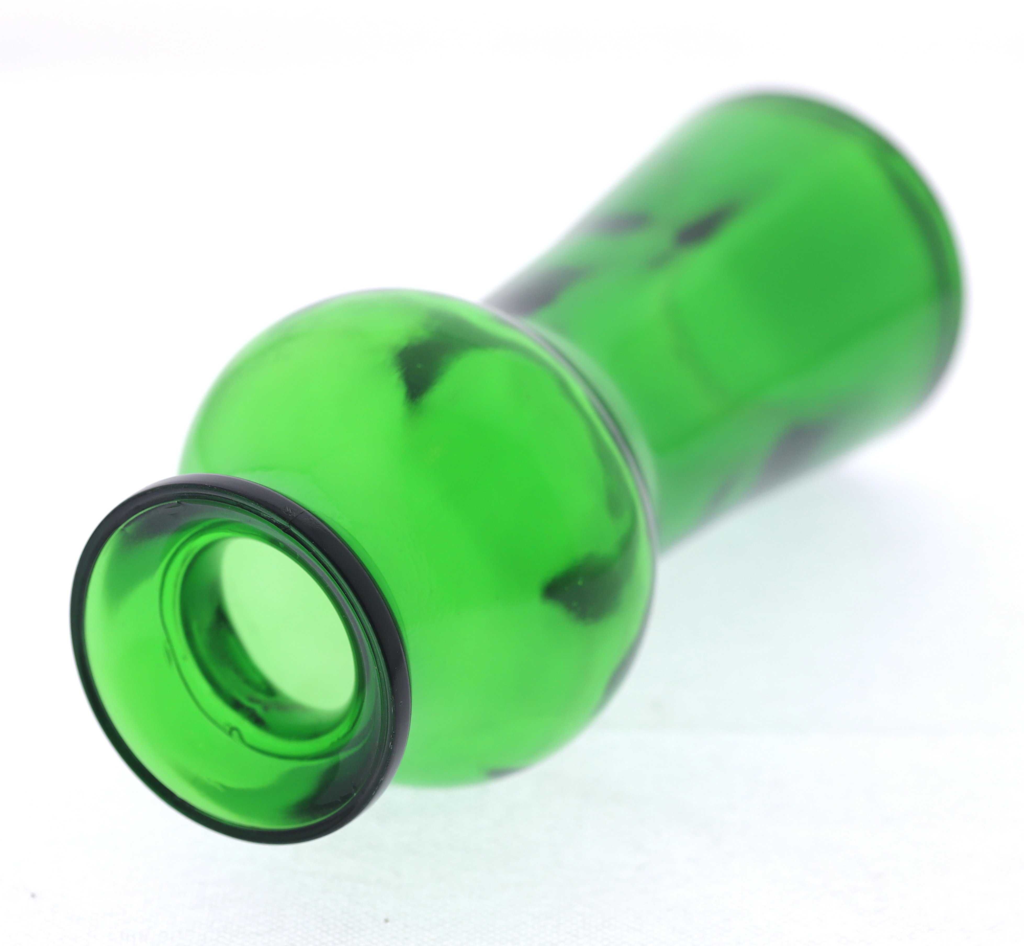 Zielony barwiony w masie szklany wazon, butelka Vintage, PRL
