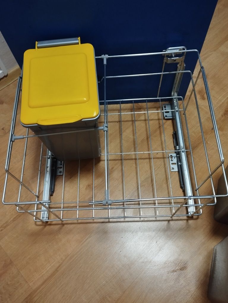Kosz  do szafki ,do segregacji z pojemnikami