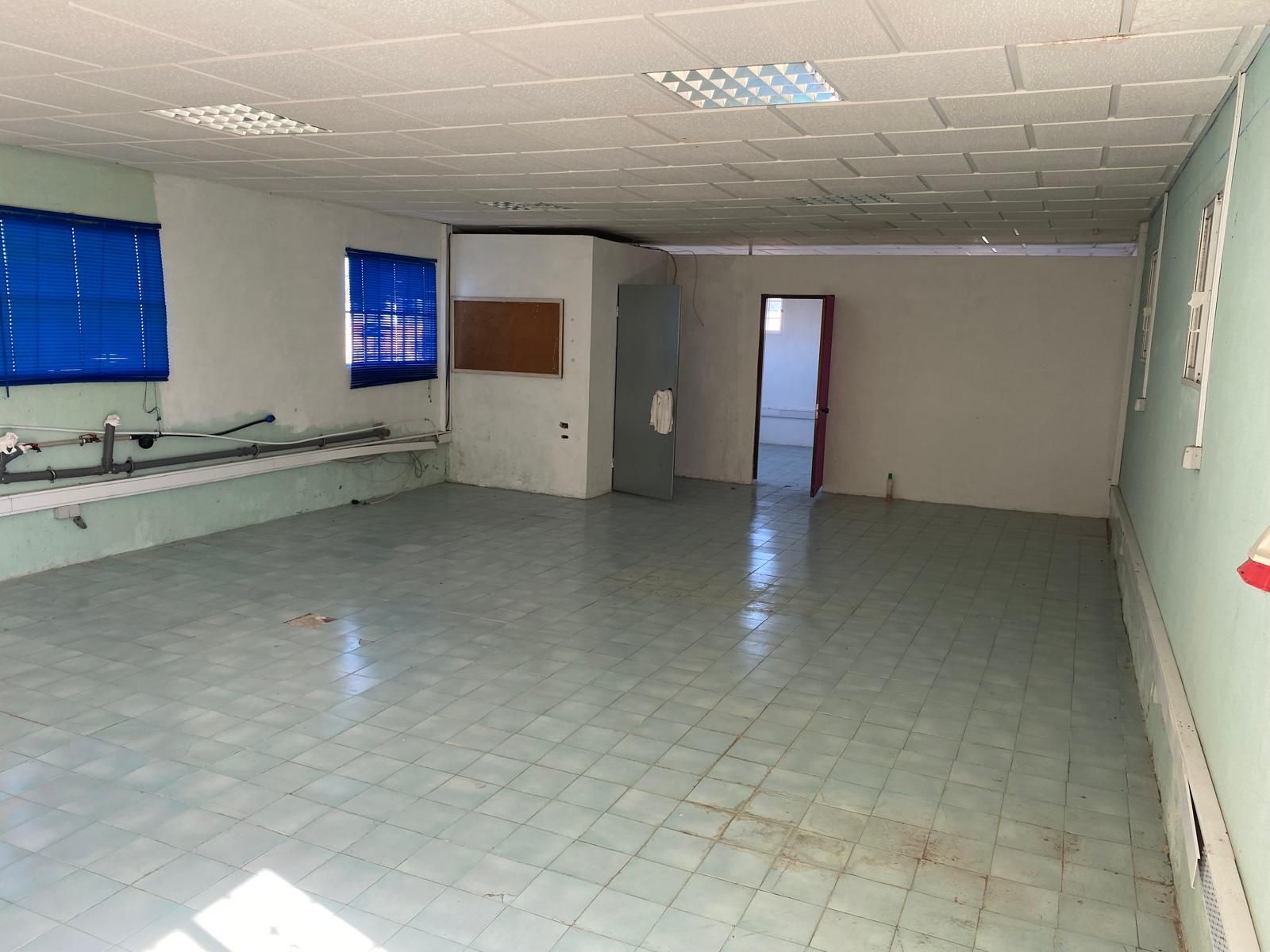 Arrenda-se armazém no Montijo (170 M2)
