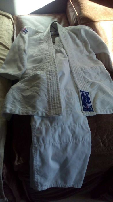 Кимоно,шикарное, отличное качества  ,для каратэ, размер 120, Пакистан.