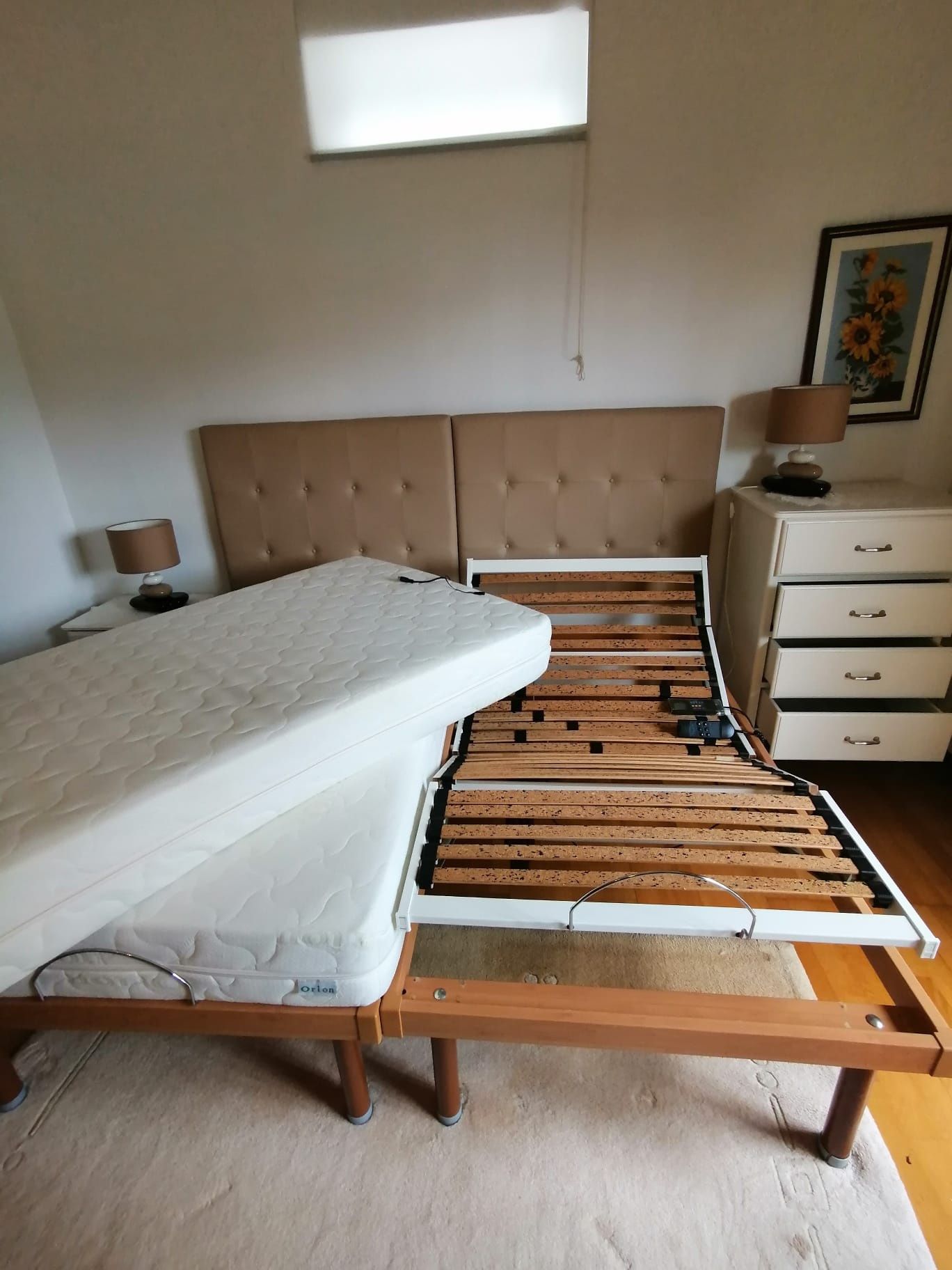 Cama articulada com sistema eletrônico de massagem