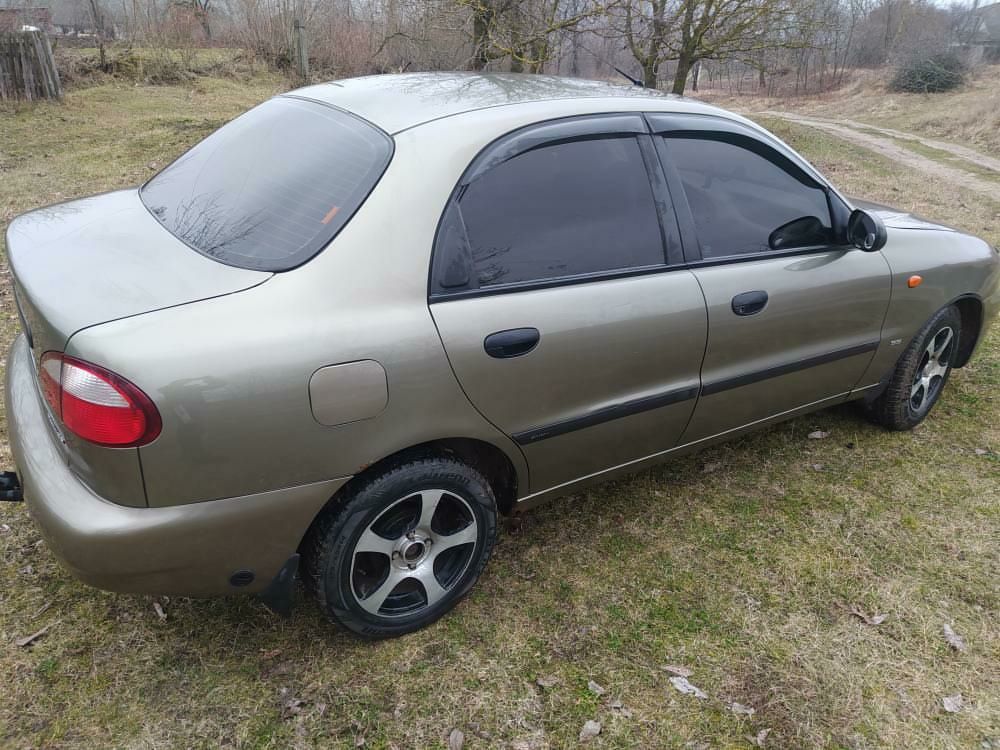 Продам свій автомобіль 2500$