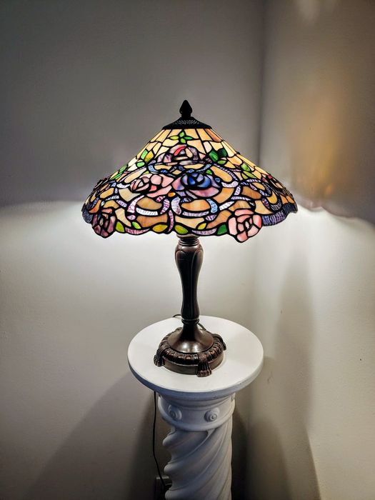 Tiffany  lampa witrażowa stołowa / nocna motyw róż 3D